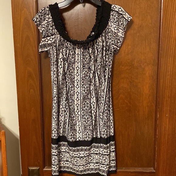 Black & white off-shoulder mini dress 😍😍😍 - Picture 3 of 7